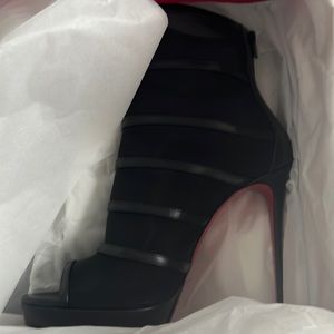 Brand new. Christian louboutin